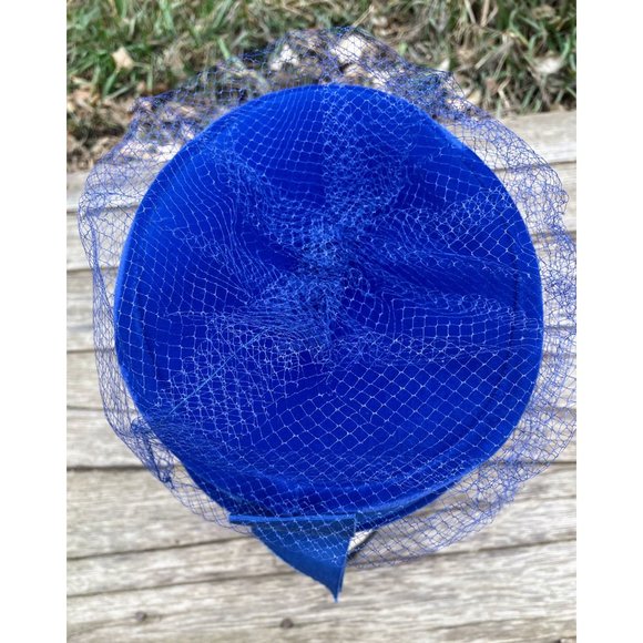 Vintage 1950s Bright Blue Velvet Womens Hat Netting - Picture 7 of 15